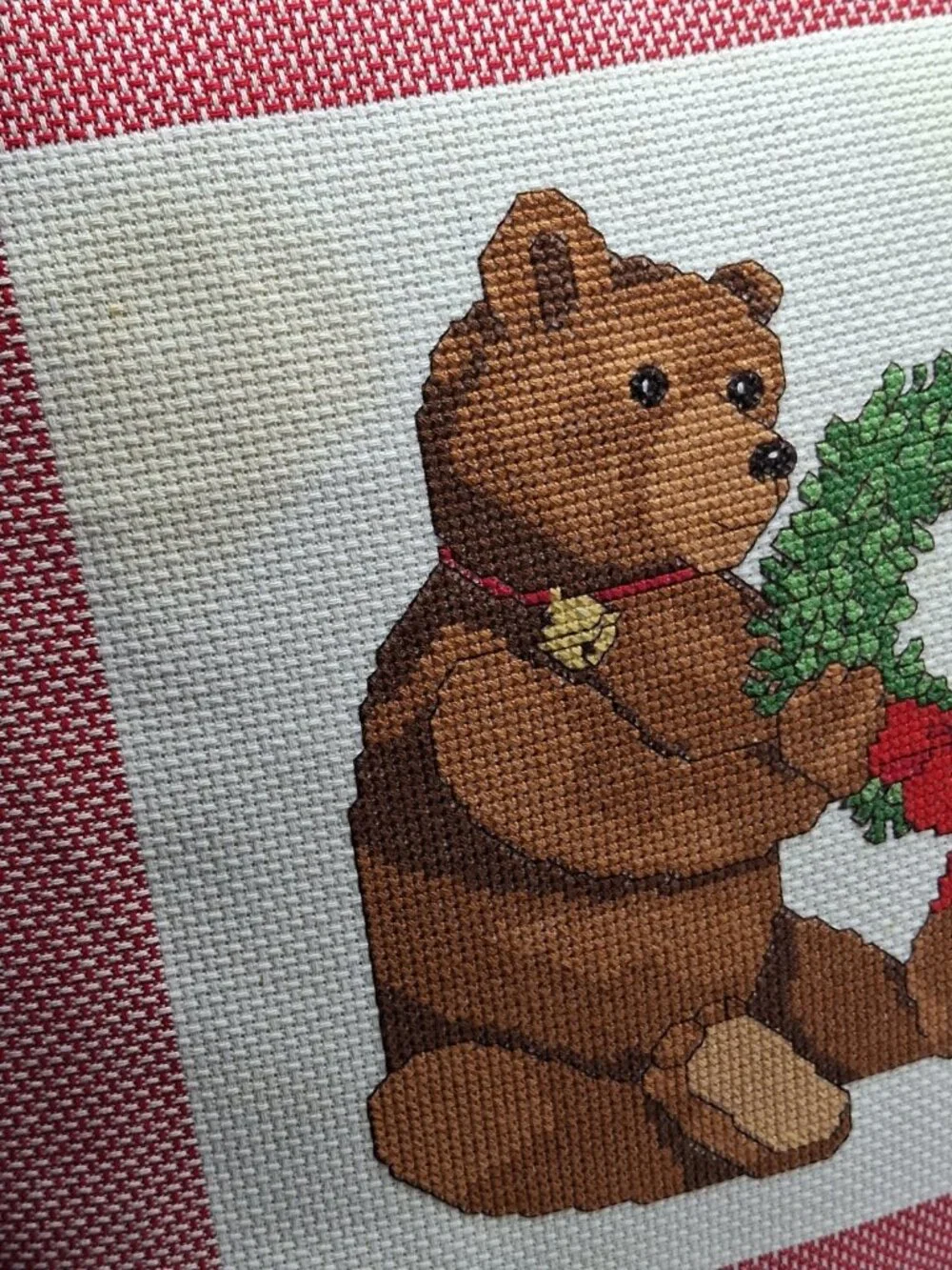 Cross Stitch CHRISTMAS Bear & Wreath  Needlepoint PILLOW 18